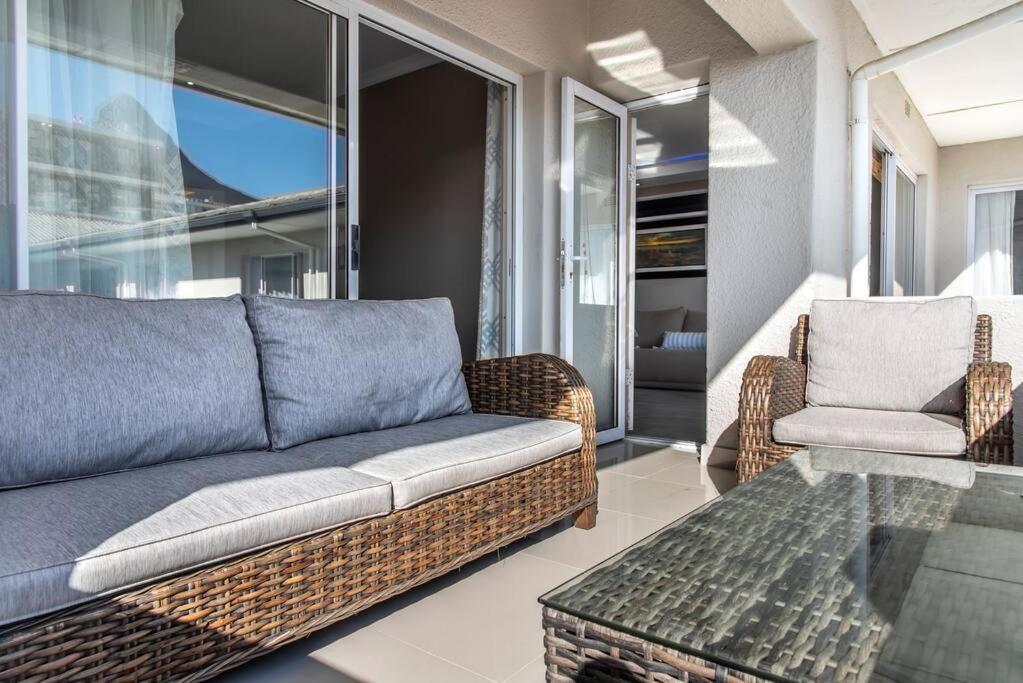 H7 - Normanhurst Sea Point * Cape Town